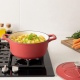 Navaris Cast Iron Casserole Dish with Lid - Αντικολλητική Κατσαρόλα από Χυτοσίδηρο για Εστίες / Φούρνο - 24cm - 3.5L - Matte Red (48777.02.09)